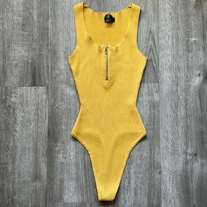 Missguided Mustard Sleeveless Zip Detailed Knitted Bodysuit